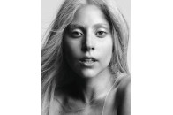 Епатажна Lady Gaga вразила шанувальників невимовною жіночністю