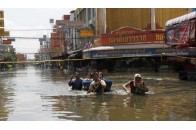 Бангкок може повністю піти під воду
