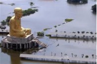 Мешканці Бангкока вимагають відкрити шлюзи, щоб затопити місто