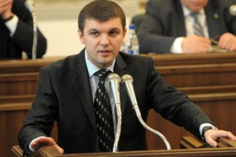 Волинська облрада відмовила Гузю у зверненні до Януковича з вимогою звільнити агітаторку з посади голови РДА