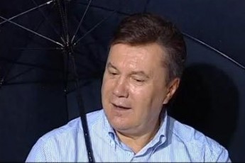 Янукович злякався погоди і не прилетів на Волинь