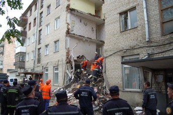 Жителів з постраждалого будинку у Луцьку продовжують відселяти. Призначено додаткову експертизу