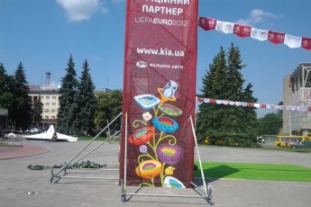Футбольна фан-зона до Євро-2012 у Луцьку стала центром русифікації
