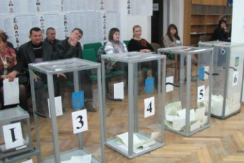 У Луцьку вже готуються до проміжних виборів і «мізкують» над розташуванням дільниць