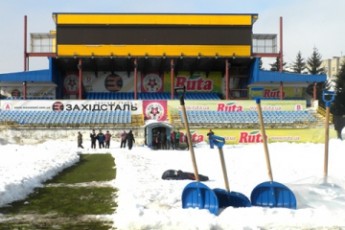 Матч «Динамо»-«Волинь» під загрозою зриву через рясні снігопади у Луцьку