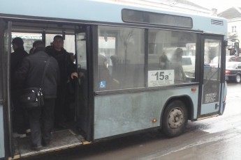 Куди поділися з «ЛПЕ» великогабаритні «Богдани» і чому на маршрут №15 запустили приватного перевізника?