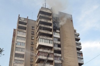 У самісінькому центрі Луцька сталась пожежа - спалахнула квартира у 16-поверхівці