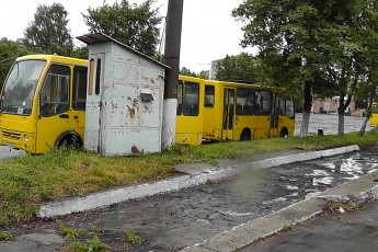 Правда про те, як на Луцькому підприємстві електротранспорту гниють автобуси, за які ще не погашено лізинг