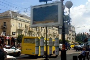 У Луцьку за 38 тисяч гривень встановили електронне табло з графіком руху маршруток, на якому нічого не видно