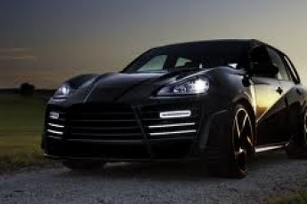 Азербайджанець намагався провезти через Ягодин елітний «Porsche Cayenne», занизивши його вартість вчетверо
