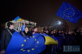 У Києві на Майдані тисячі людей – за Євроінтеграцію ОНОВЛЕНО