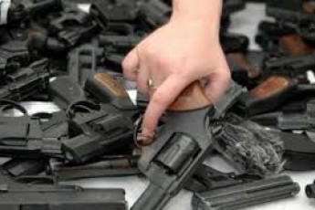 У Донецьку невідомі викрали 130 автоматів та понад 400 пістолетів
