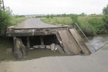 Скільки потрібно Україні для ремонту доріг на Сході