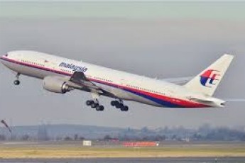 На місці падіння Boeing-777 знайдено таємничий уламок ВІДЕО