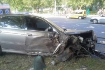ДТП у Луцьку: BMW протаранило огорожу біля міської лікарні