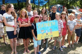 Діти з Волині моляться за мир в Україні ФОТО