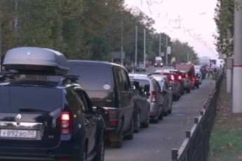 Бажаючі покинути Крим утворили транспортний колапс у Керчі ВІДЕО