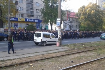 У Києві колона нацгвардійців рушила до Адміністрації, міліцію підняли за тривогою ВІДЕО