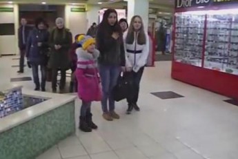 Краматорськ - це Україна: Як краматорці співали гімн України у супермаркеті ВІДЕО