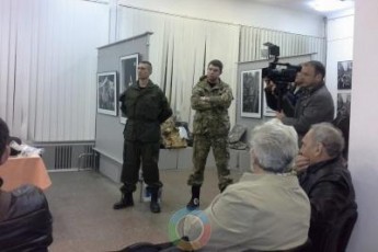 Луцькі активісти під час виставки військового спорядження в Івано-Франківську
