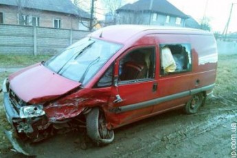 Аварія на Волині: водій розтрощив два авто й «накивав п'ятами» ФОТО
