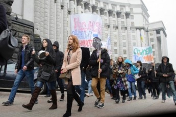 Українські студенти готові влаштувати бунт через скасування стипендій