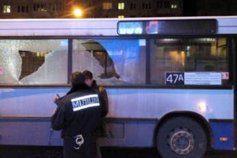 У Львові невідомі обстріляли рейсовий автобус ВІДЕО