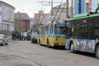 У Луцьку через ДТП утворився затор із 15-ти тролейбусів