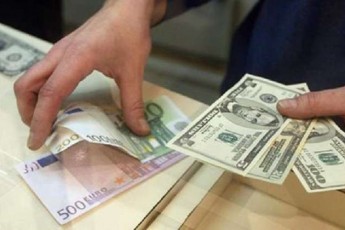 Українці не мають грошей на купівлю валюти, але попит залишиться високим - експерт
