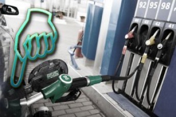 На українських АЗС знову знизились ціни на бензин
