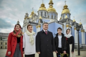 Президент Петро Порошенко привітав українців з Великоднем ВІДЕО