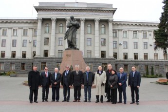 У Луцьку делегація з Німеччини вшанувала загиблих Героїв ФОТО