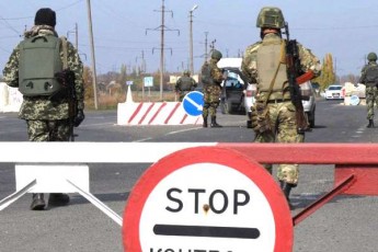 Рух вантажівок та автобусів на окуповану територію Луганщини заборонили