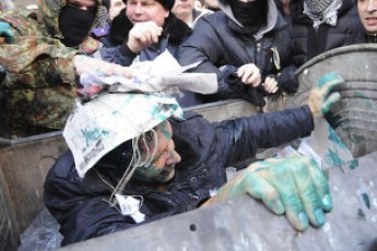 Депутат Волиньради погрожує правоохоронцям протестами та сміттєвою «люстрацією»