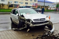 Аварія в Луцьку: неадекватний чоловік врізався в автівку марки ВАЗ ФОТО