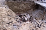 У Луцьку в вириту посеред дороги яму звалилася людина ФОТО
