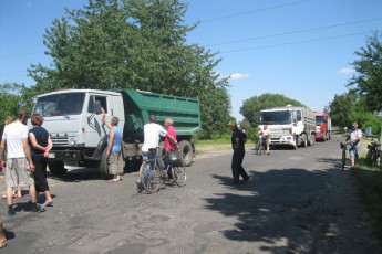 Черговий протест. Волиняни перекрили дорогу вантажівкам ФОТО