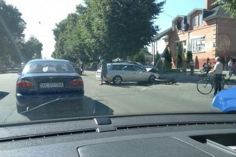 Аварія в Луцьку: автівка знесла світлофор ФОТО