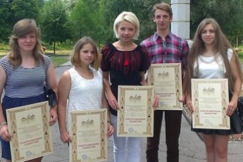 Патріарх Філарет нагородив студентів - волонтерів з Волині