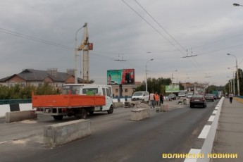 Як у Луцьку більше трьох місяців ремонтують міст ФОТО