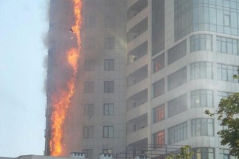 Масштабна пожежа охопила елітну висотку в одеській Аркадії ВІДЕО