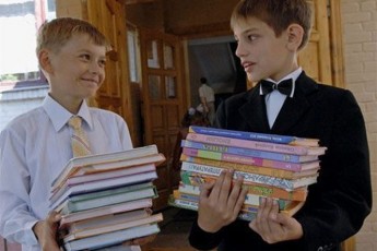 В українських школах хочуть повністю скасувати підручники