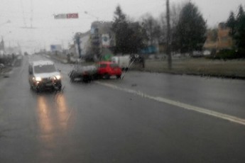 Аварія в Луцьку: поблизу автозаводу зіткнулись дві автівки