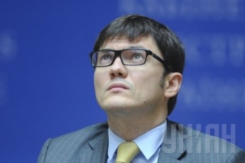 Міністр розповів, скільки грошей йде на ремонт доріг України