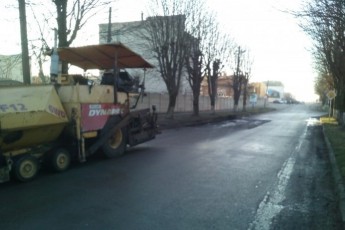 Дочекалися зими: як у Луцьку за «сприяння» міськради ремонтують дорогу. ФОТО
