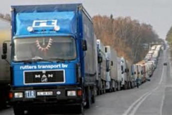 Кілометрові черги на волинському кордоні заблокували рух до Польщі