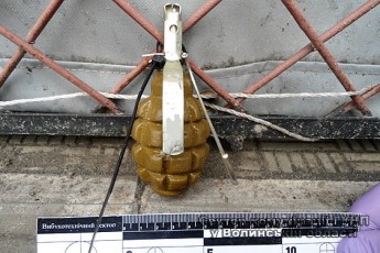 У волинському селі поблизу магазину знайшли гранату. ВІДЕО