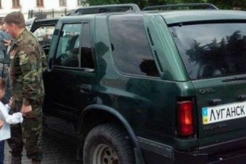 Львівський чиновник продав автомобіль, придбаний волонтерами для армії - ЗМІ