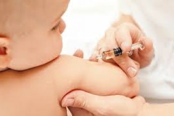 Температура, судоми, діарея. У Луцьку дитина потерпає від індійської вакцини