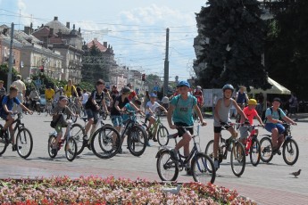 «Дбаємо про здоров’я по-новому»: у Луцьку відбувся велопробіг, присвячений боротьбі з вірусними гепатитами (ФОТО)